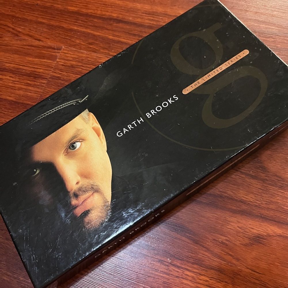 Vintage GARTH BROOKS THE LIMITED SERIES 6 CD’s.